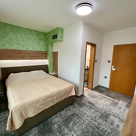 Hotel Brkic Sarajevo Airport - Free Parking 外观 照片