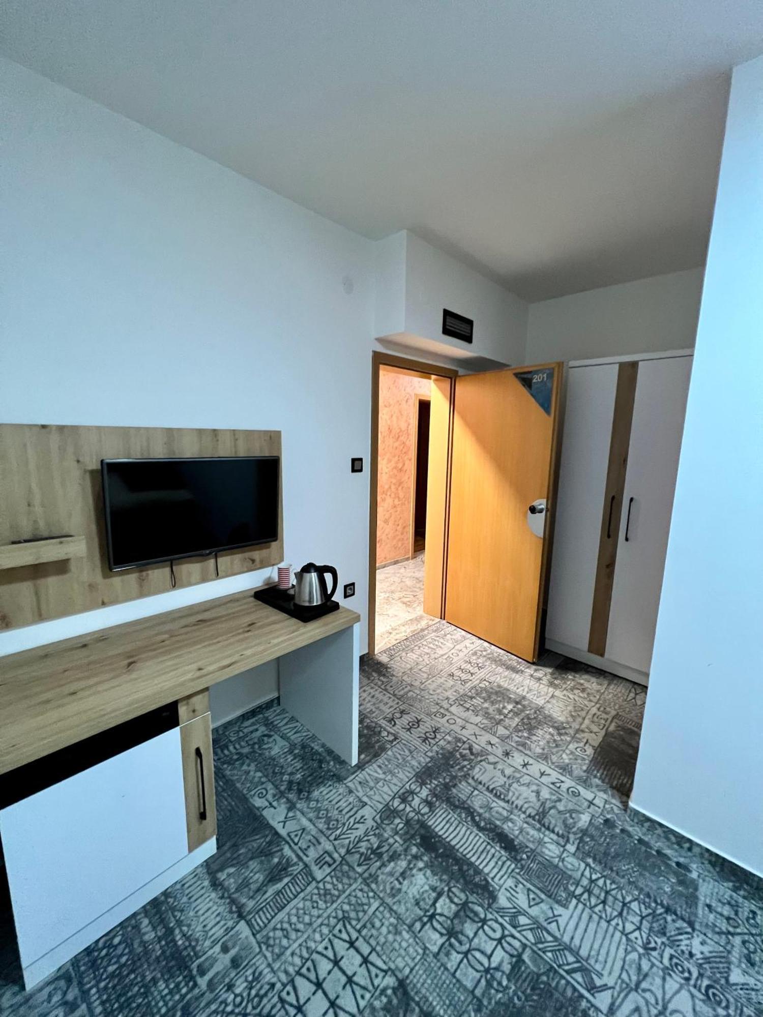 Hotel Brkic Sarajevo Airport - Free Parking 外观 照片