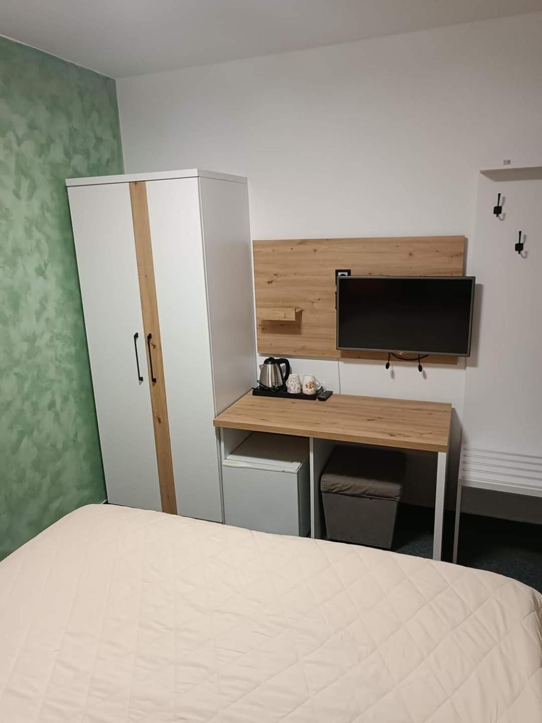 Hotel Brkic Sarajevo Airport - Free Parking 外观 照片