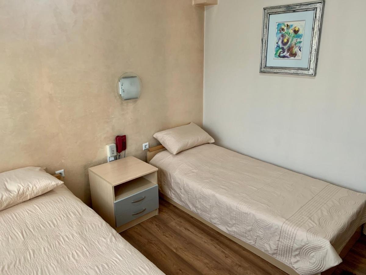 Hotel Brkic Sarajevo Airport - Free Parking 外观 照片